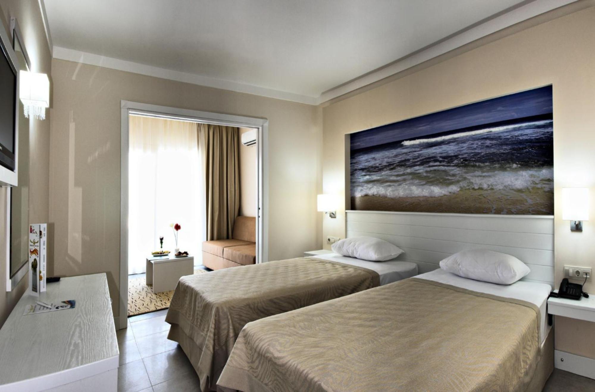 Batihan Beach Resort & Spa Kusadasi Exterior photo