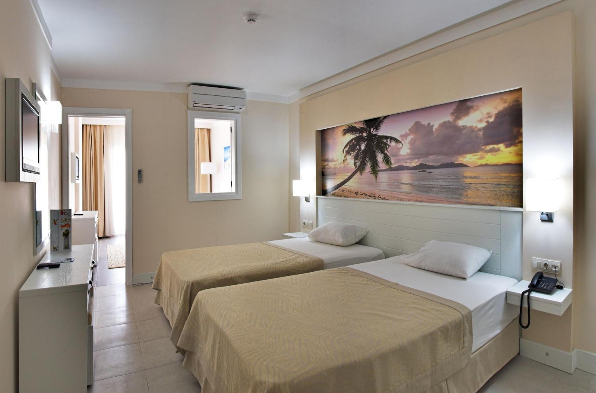 Batihan Beach Resort & Spa Kusadasi Exterior photo